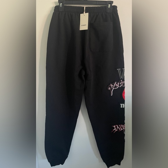NEW Medium VETEMENTS BLACK graphic metal patch sweatpants joggers - Picture 4 of 14